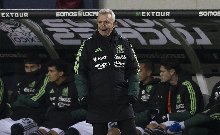 Javier Aguirre observa a sus jugadores durante el partido amistoso ante Bélgica. FOTO: Imago7
