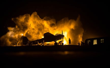 La cámara de un timbre graba el desplome de un avión en San Diego