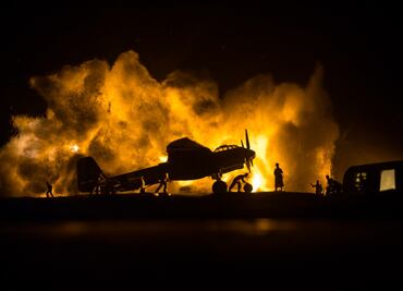 La cámara de un timbre graba el desplome de un avión en San Diego