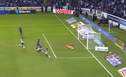 Cruz Azul ya le dio la vuelta al marcador y está goleando al Querétaro