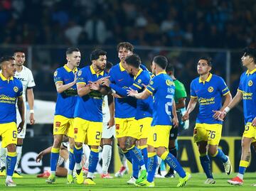 Henry Martín recriminó a Brian Rodríguez por su expulsión ante Pumas