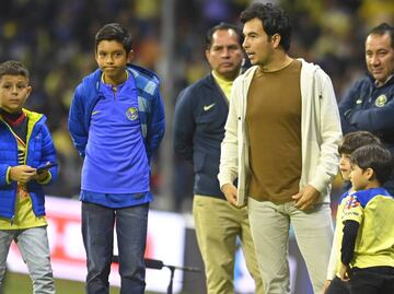 Checo Pérez felicita al América por el tricampeonato; aprovecha para burlarse de Chivas