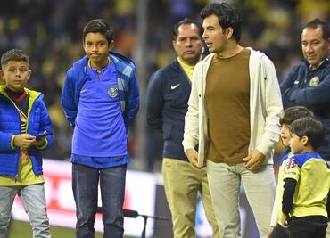 Checo Pérez felicita al América por el tricampeonato; aprovecha para burlarse de Chivas