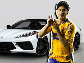 Uriel Antuna presumió su carro de lujo de más de 3 millones de pesos