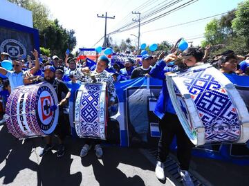 La afición de Cruz Azul armó una fiesta en La Noria para alentar al equipo de cara Clásico Joven ante América