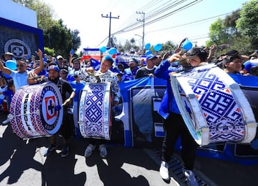 La afición de Cruz Azul armó una fiesta en La Noria para alentar al equipo de cara Clásico Joven ante América