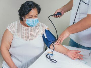 ¿Qué es y cómo contratar el seguro voluntario del IMSS en 2022?