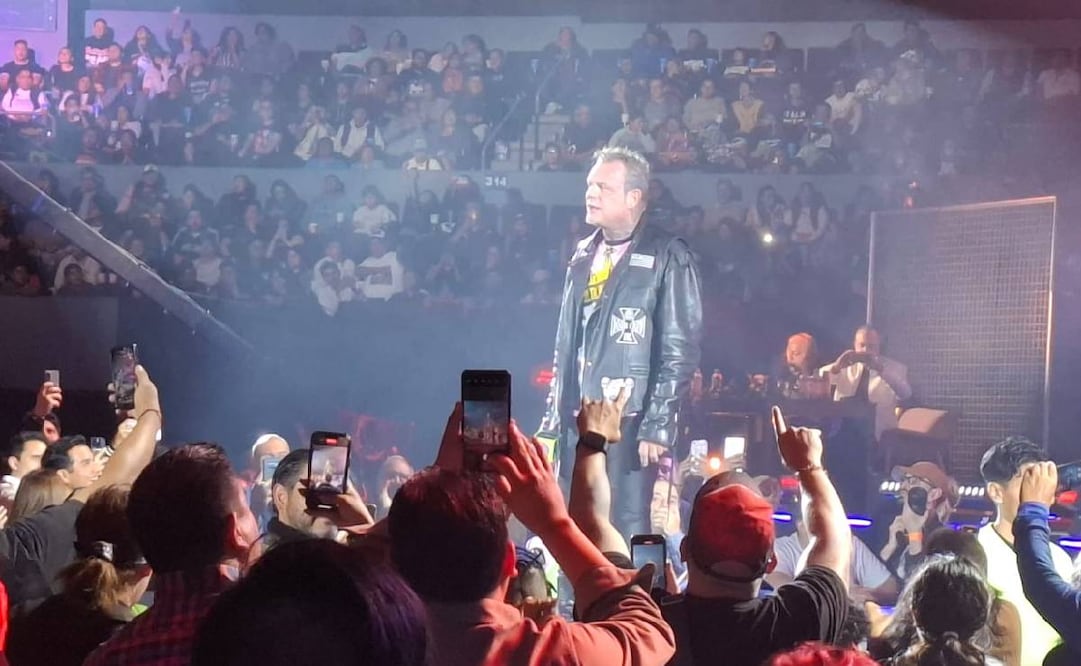 El Vampiro Canadiense sepultó al Mesías en Triplemanía XXXII. Foto: Especial