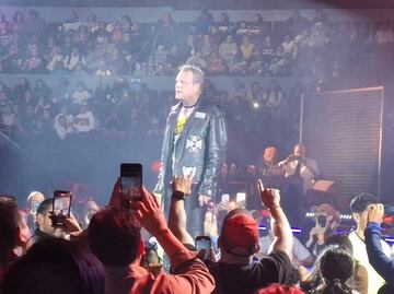 Vampiro Canadiense sepulta a El Mesías y sale bien librado en su lucha de ataúd