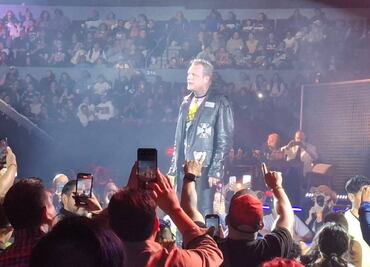 Vampiro Canadiense sepulta a El Mesías y sale bien librado en su lucha de ataúd