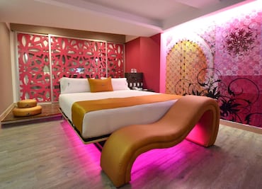 Las 5 atracciones kinky que debes experimentar en un Love Hotel