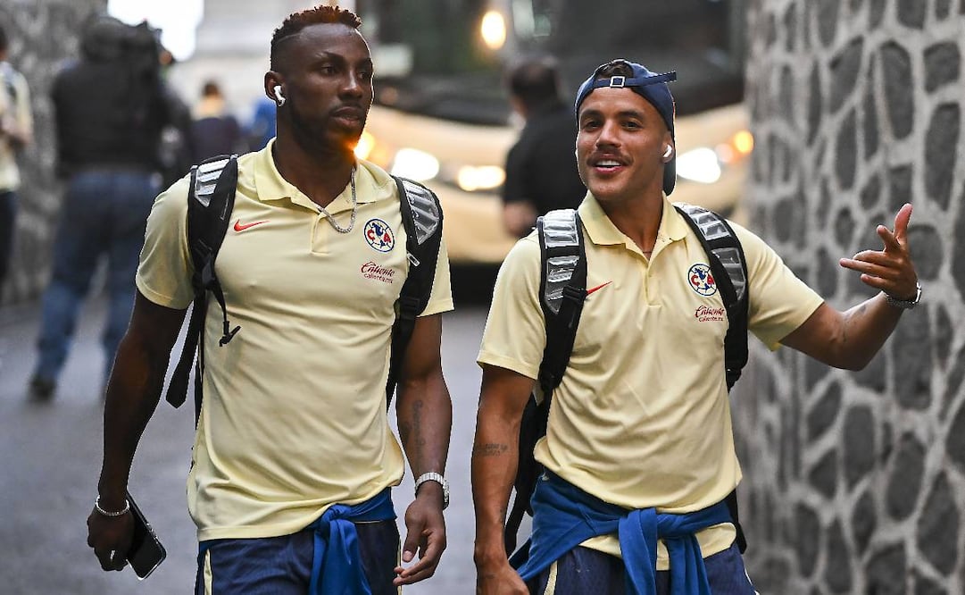 Los jugadores del América tuvieron un cálido recibimiento en el Estadio Azteca. Foto: Imago7