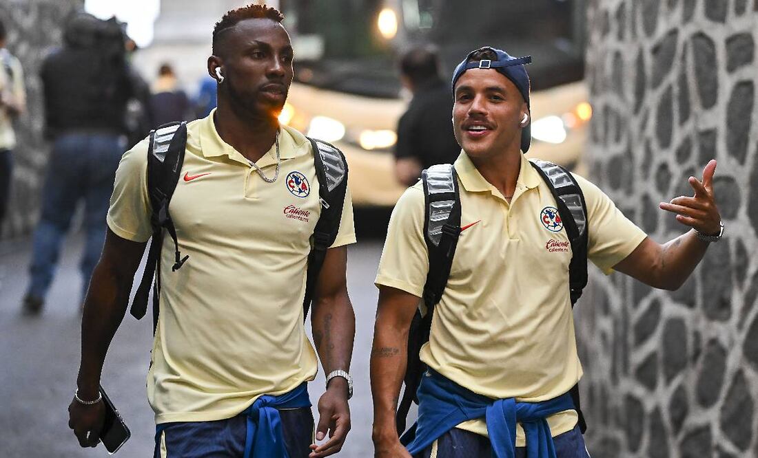 Los jugadores del América tuvieron un cálido recibimiento en el Estadio Azteca. Foto: Imago7