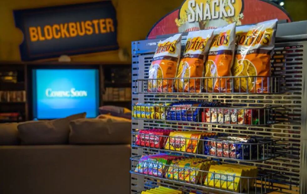 Ahora puedes hospedarte en la última tienda Blockbuster