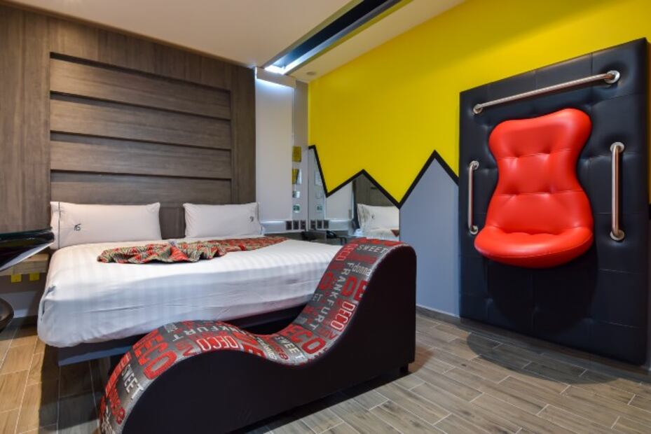 Las 5 atracciones kinky que debes experimentar en un Love Hotel