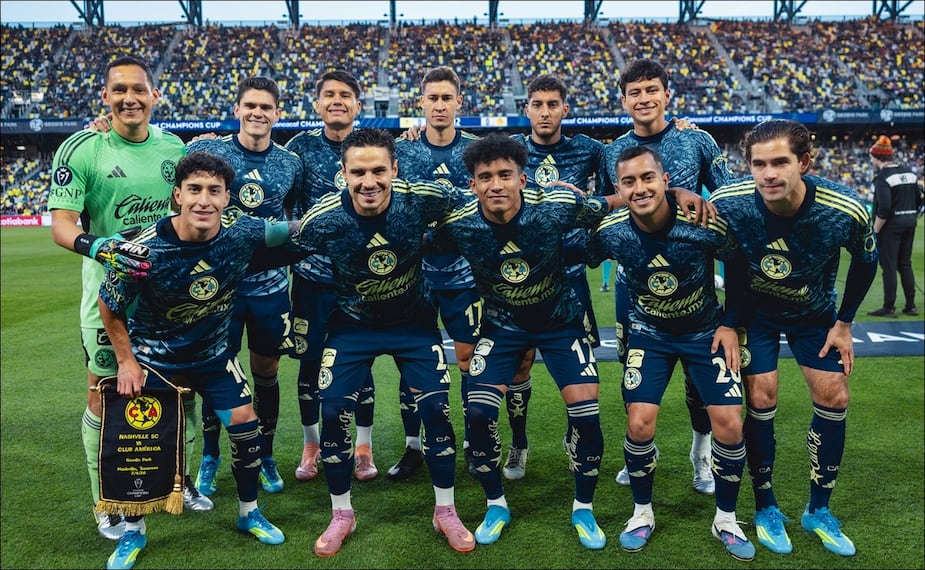 Jugadores del América posan para la foto previo al duelo de Ida contra el Nashville. FOTO: @clubamerica