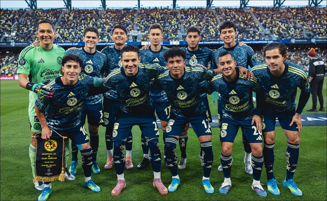 Jugadores del América posan para la foto previo al duelo de Ida contra el Nashville. FOTO: @clubamerica