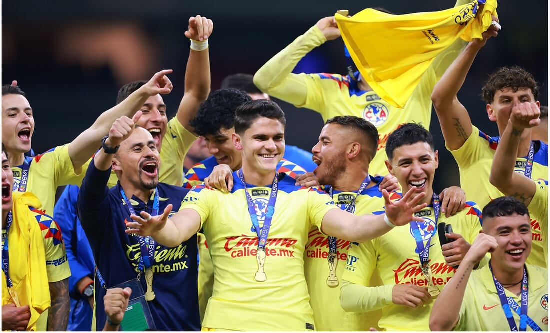 Jugadores de América celebrando el título 14 / FOTO: Imago7