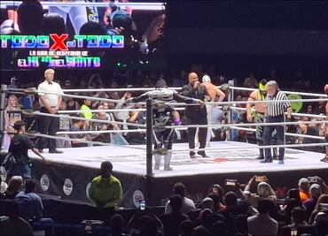 Santo Jr. debuta a lo grande en Ciudad de México y se lleva la victoria