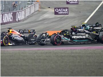 ¡Insólito! Hamilton y Russell se chocaron brutalmente en el inicio del GP de Qatar