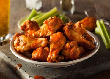 Disfruta el Super Bowl LVI con unas alitas en salsa de mango y habanero