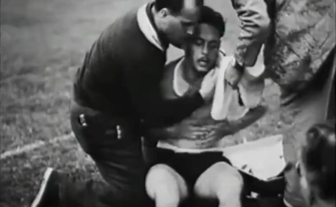 Juan Hohberg, luego de sufrir un infarto que le detuvo el corazón varios segundo, fue reanimado para segur jugando la Semifinal ante Hungría. Foto: Especial