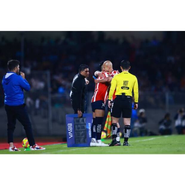 Chicharito Hernández y Alan Pulido no han jugado juntos en Chivas. Foto: Imago7
