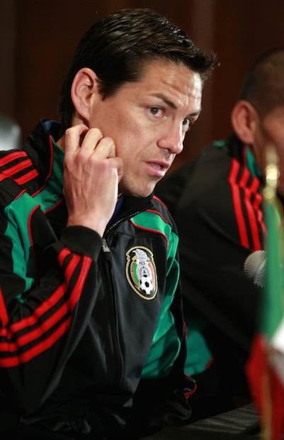 Este ex futbolista argentino llegó a nuestro país en 2002 y en 2004 se naturalizó mexicano. Pudo vestir la camiseta de la Selección Nacional y representar a nuestro país en 25 partidos, lo que provocó algunas críticas. (Foto: AP)