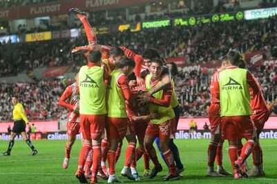 Necaxa se impone ante Chivas; los rojiblancos caen por tres goles