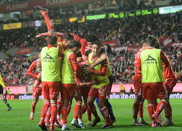 Necaxa se impone ante Chivas; los rojiblancos caen por tres goles