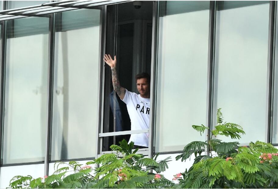 Lionel Messi es recibido como rey en París por los fans del PSG