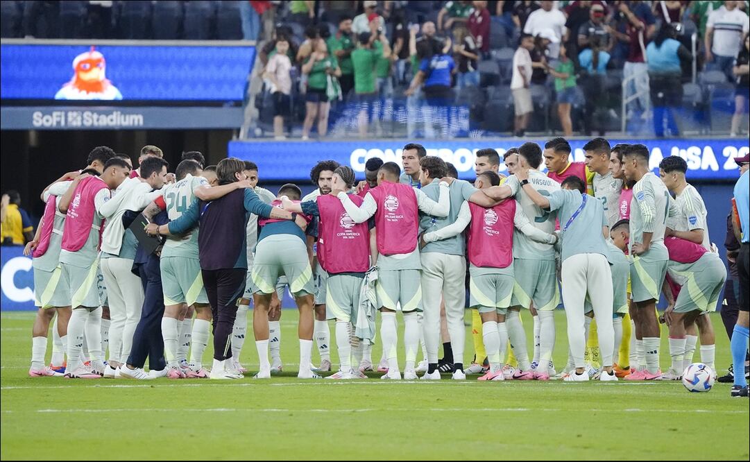 Jugadores de la Selección Mexicana se reúnen antes del partido ante Venezuela. FOTO: Imago7