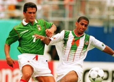 Carlos Hermosillo ventiló que un "grupito" de jugadores puso la alineación de México contra Bulgaria