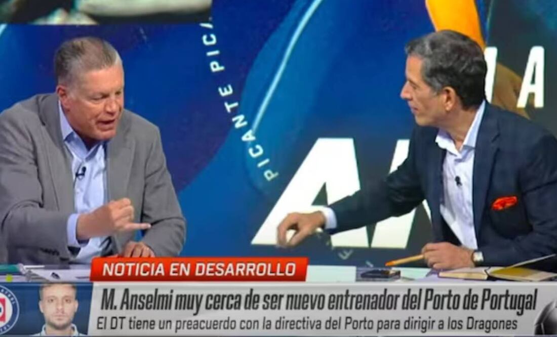 Ricardo Peláez y Javier Alarcón tuvieron una discusión por la manera cómo salió Martín Anselmi de Cruz Azul. Foto: Especial