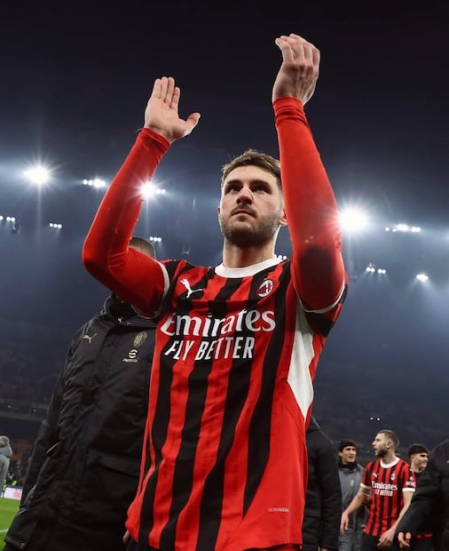 Hinchas del AC Milan entusiasmados con el fichaje de Santiago Giménez. Fuente: Instagram