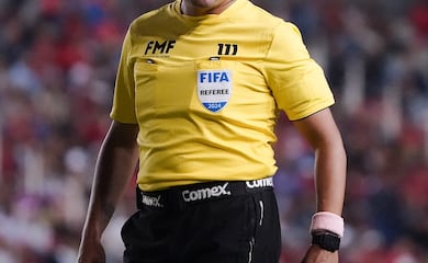 La FIFA elige a los 52 árbitros para el Mundial, incluidas dos mujeres