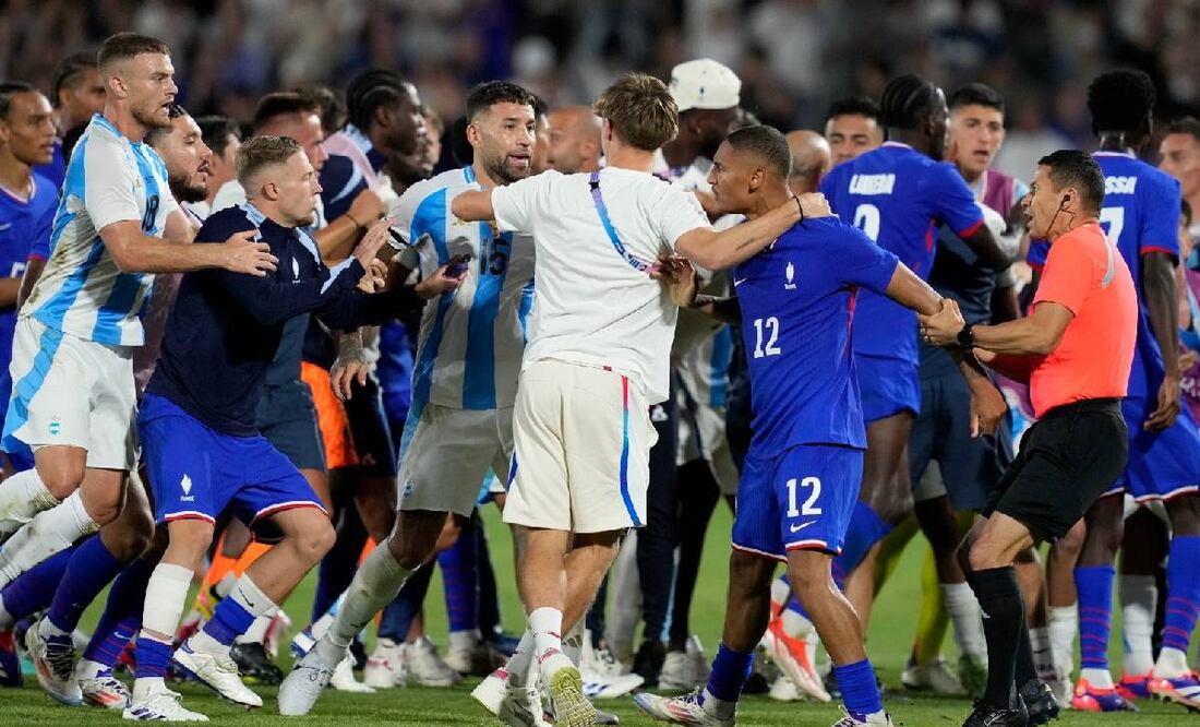 Nicolás Otamendi fue uno de los argentinos más enojados tras la eliminación ante Francia. Foto: Agencias