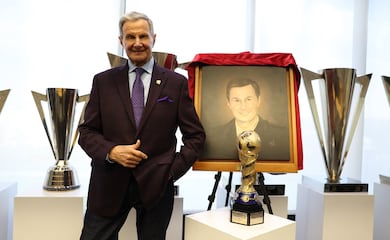 Enrique Borja ingresa al Salón de Presidentes de la FMF