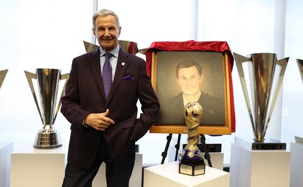 Enrique Borja ingresa al Salón de Presidentes de la FMF