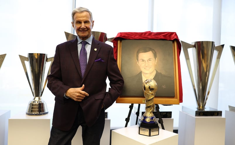 Enrique Borja ingresa al Salón de Presidentes de la FMF