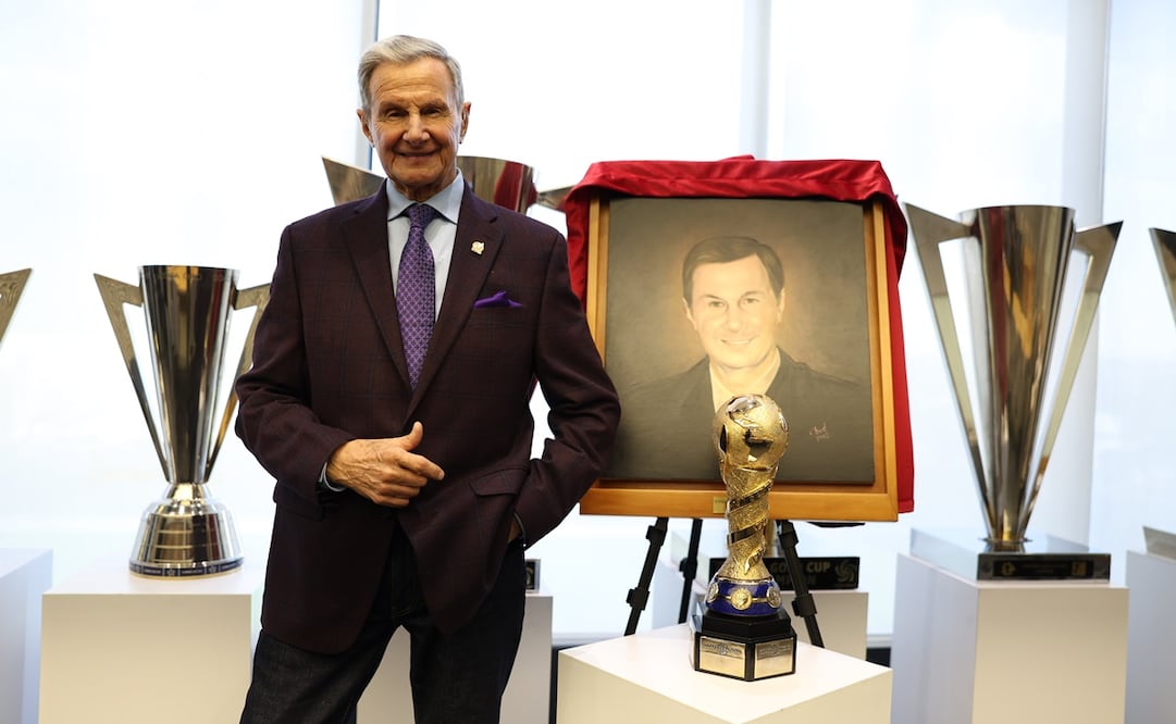 Enrique Borja recibe reconocimiento por parte de la FMF / Foto: Cortesía FMF