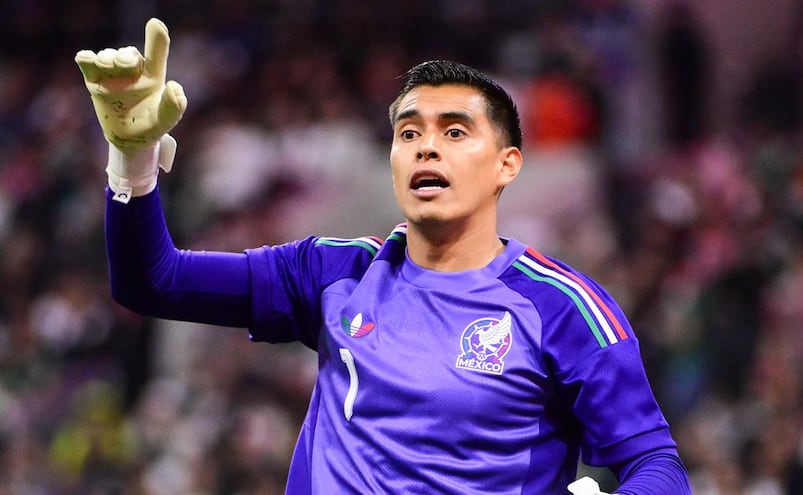 'Tala' Rangel es tundido por la afición rojiblanca por priorizar a la Selección encima del Rebaño
