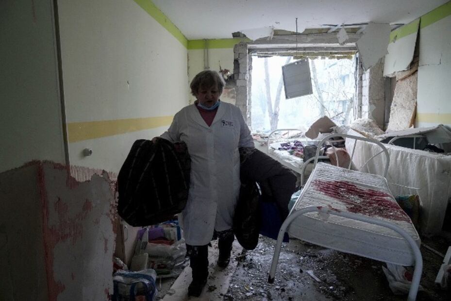 Rusia acusa a Ucrania de contratar actrices para posar en el hospital infantil bombardeado