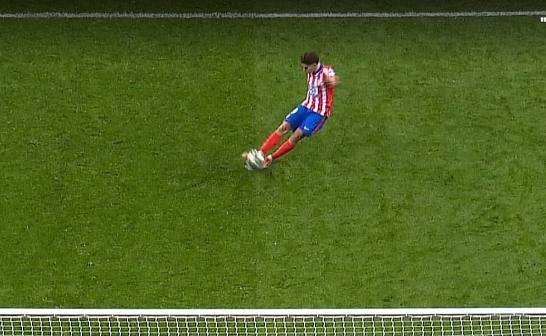El penalti de Julián Álvarez fue anulado por supuestamente tocar dos veces el balón ante el Real Madrid. Foto: Especial