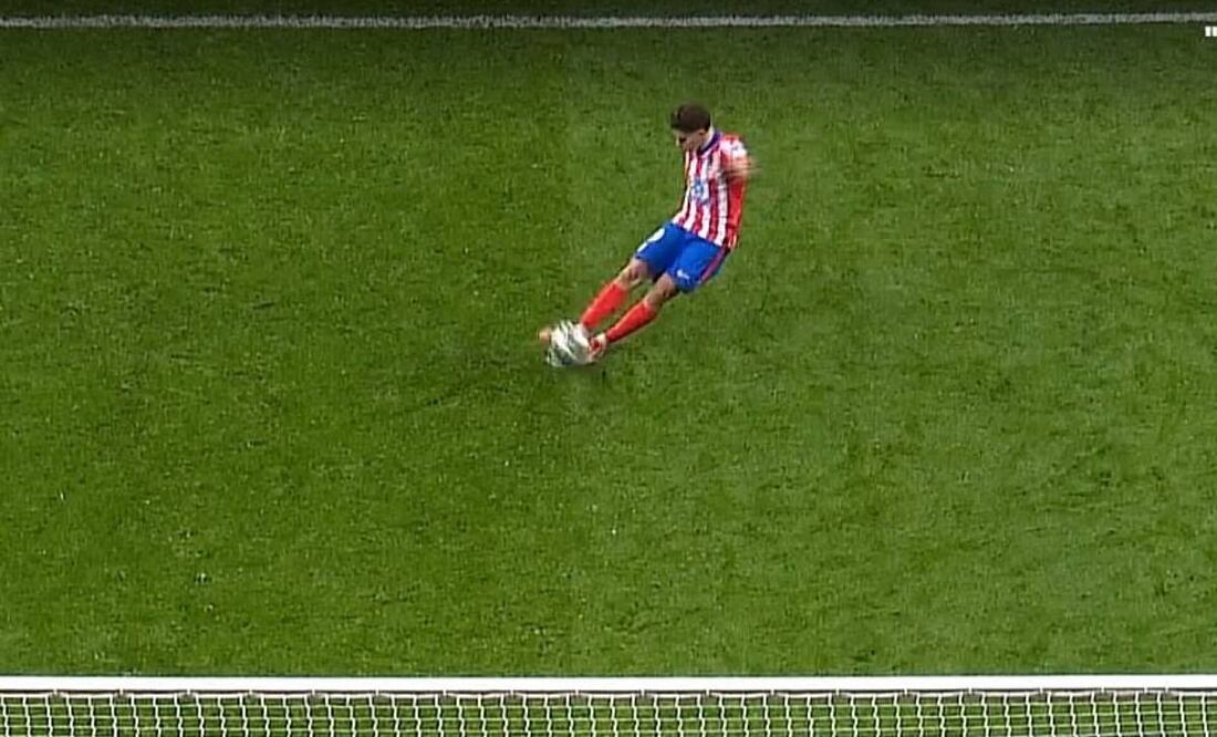 El penalti de Julián Álvarez fue anulado por supuestamente tocar dos veces el balón ante el Real Madrid. Foto: Especial