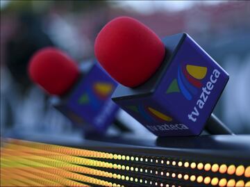 Captan a comentarista de TV Azteca en 'situación rara' con una de sus compañeras