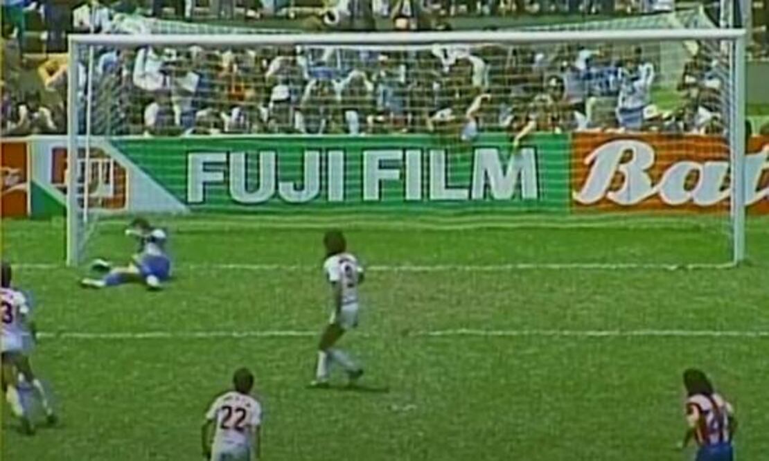 Hugo Sánchez dejó ir la victoria en el Estadio Azteca ante Paraguay en el Mundial de México 86. Foto: Especial