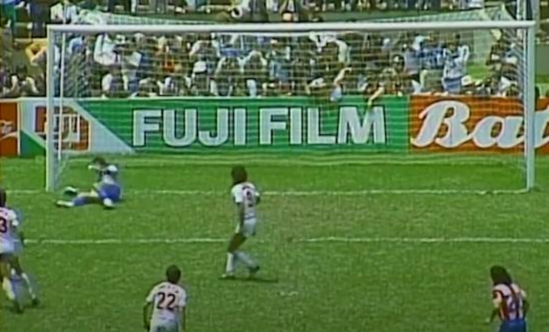 Hugo Sánchez dejó ir la victoria en el Estadio Azteca ante Paraguay en el Mundial de México 86. Foto: Especial
