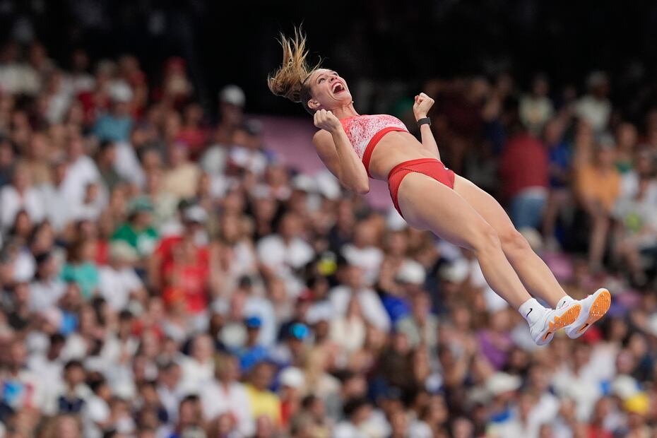 Alysha Newman no creyó lo que había logrado. Foto: AFP.