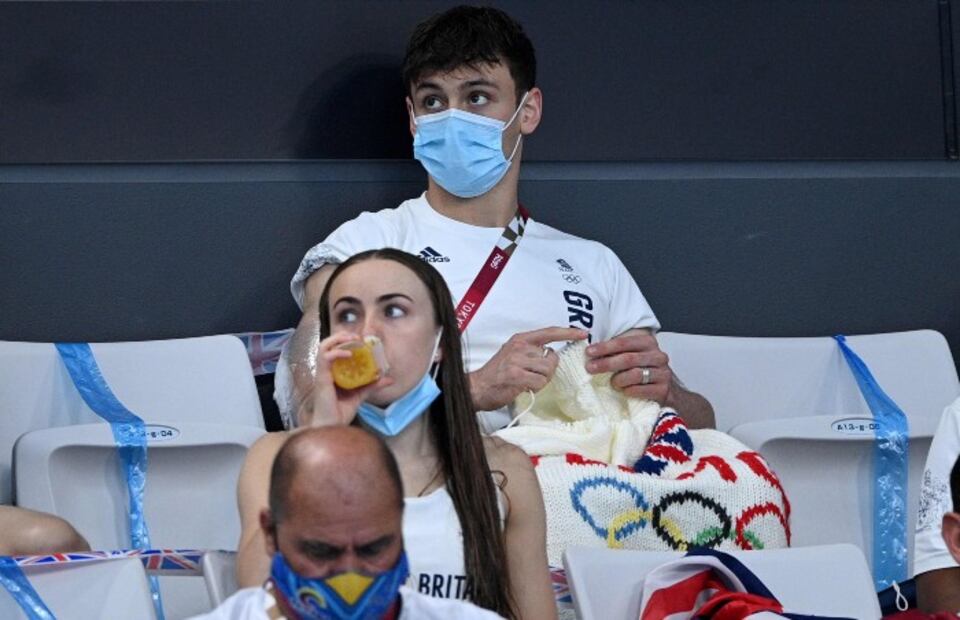 Tom Daley, el campeón olímpico de clavados que teje hermosas prendas
